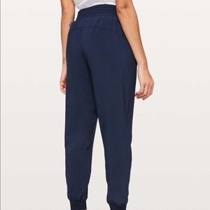 Lululemon Wanderer Jogger 28”